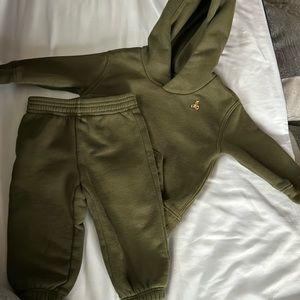 Baby Gap olive green 2 piece hoodie w/ joggers size 6-12months